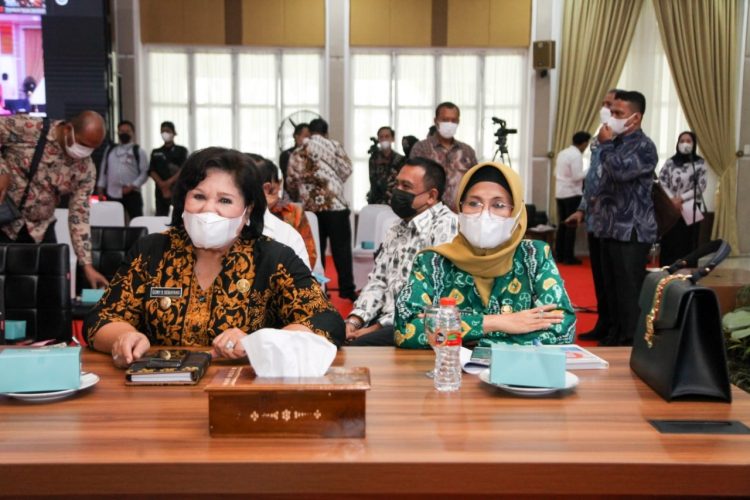 Wakil Wali Kota Pematangsiantar, dr. Hj Susanti Dewayani, Sp.A, saat mengikuti Rapat Koordinasi (Rakor) Pencegahan dan Pemberantasan Korupsi, di lingkungan Pemerintahan Provinsi Sumatera Utara, di gedung Aula Tengku Rizal Nurdin, Medan.