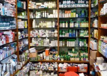 Omicron disebut lebih ringan daripada varian Covid-19 sebelumnya dan gejala Omicron sama seperti flu biasa. Lantas bisakah Omicron sembuh dengan obat warung? Foto/Ashaval