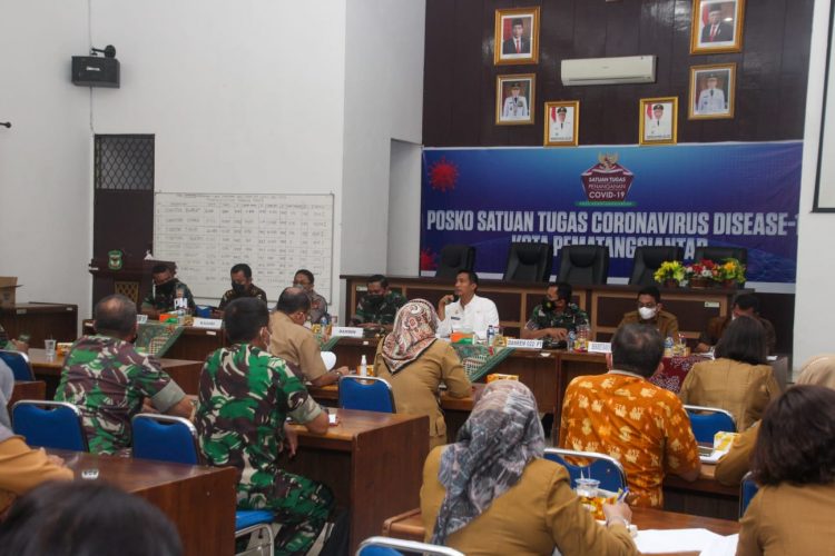 Wali Kota Pematangsiantar,  Dr. H. Hefriansyah SE, MM,  saat memberikan arahan.