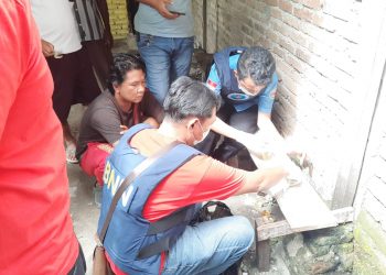 Personil Sat Narkoba Polres Pematangsiantar yang dipimpin Kasat Narkoba, AKP Rudi Panjaitan, SH, berserta personil TNI, BNNK  Siantar, Satpol PP dan pihak Kelurahan Nagapitu, melaksanakan Gerebek Kampung Narkoba (GKN), pada Jumat (11/2/2022) sore tadi, pukul 14.00 WIB.