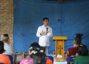 Bane Raja Manalu saat ibadah di GPdI Siloam Bangun.