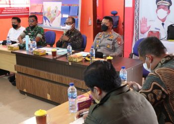 Wakil Bupati (Wabup) Simalungun, H Zonny Waldi saat memberikan arahan.