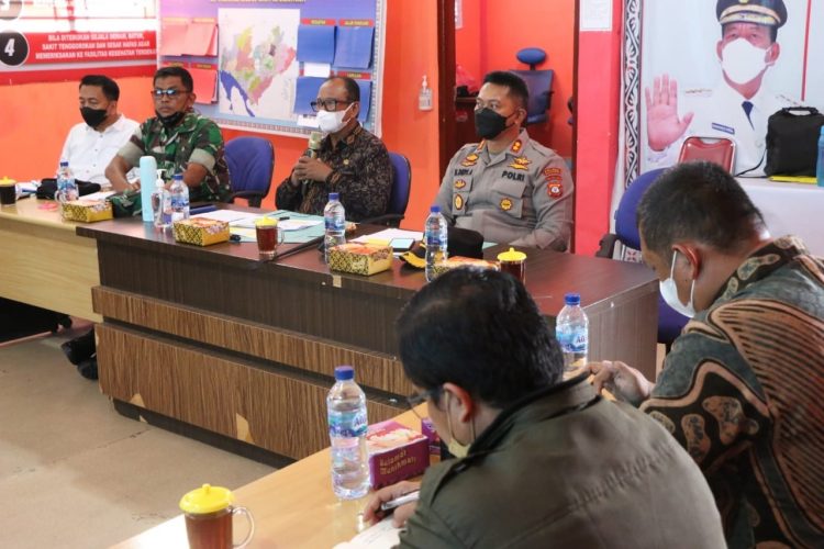 Wakil Bupati (Wabup) Simalungun, H Zonny Waldi saat memberikan arahan.
