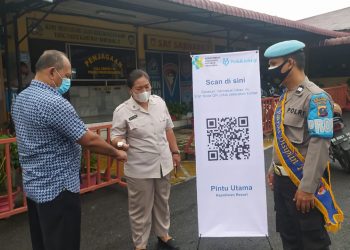 Masuk Mapolres Pematangsiantar wajib scan barcode Aplikasi PeduliLindungi.