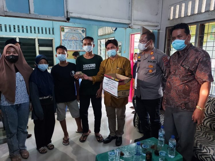 Foto bersama usai dilakukan mediasi oleh Polsek Perdagangan.