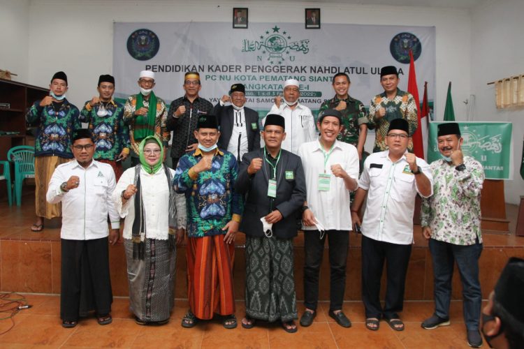 Foto bersama disela - sela acara.