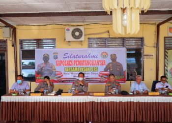 Kapolres Pematangsiantar, AKBP Boy Sutan Binanga Siregar, S.I.K, MH, memberikan kata sambutan di acara coffee morning bersama para awak media, Selasa (8/2/2022) pagi, di Mako Polres Pematangsiantar.