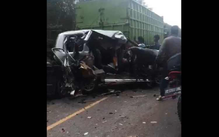 Tabrakan beruntun di Jalintim ruas Palembang - Jambi. (Foto: Ahmad Syaiful)