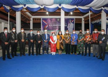 Foto bersama disela - sela acara.