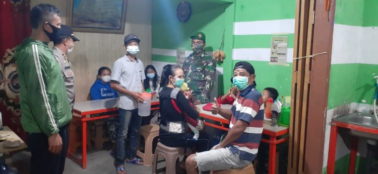 Warga dihimbau tetap menerapkan protokol kesehatan.