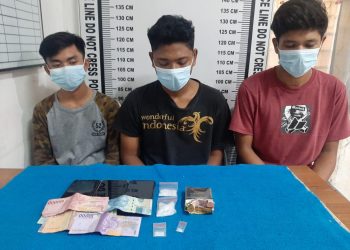 Foto ketiga pelaku dan barang bukti sabu yang diamankan Polisi.