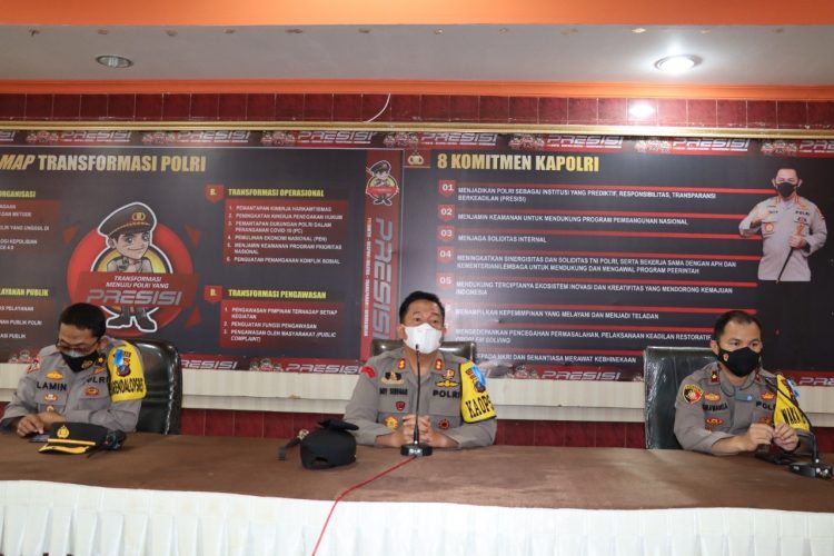 Kapolres Pematangsiantar, AKBP Boy Sutan Binanga Siregar, S.I.K  saat memberikan keterangan terkait pengawasan minyak goreng di wilayah hukum Polres Pematangsiantar.