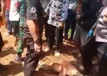 Pelaku mutilasi bocah di Lampung Timur, saat ditangkap polisi dengan bantuan warga (Istimewa)