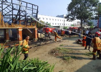 Foto kondisi rumah yang hangus terbakar.