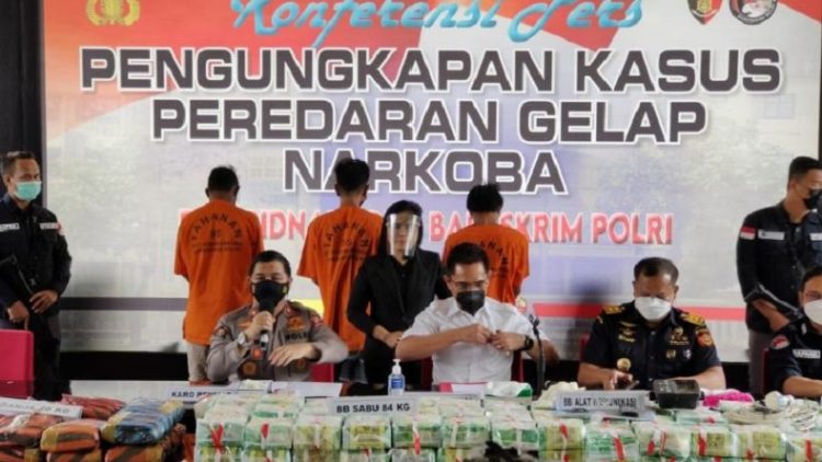 Bareskrim Polri saat ekspos pengungkapan kasus narkoba di Aceh dengan barang bukti sabu 84 kg dan ganja 20 kg. (Foto: Humas Polri)