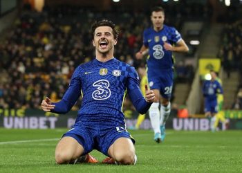 Mason Mount merayakan gol Chelsea ke gawang Norwich City, Jumat (11/3/2022) Foto: REUTERS/Chris Radburn