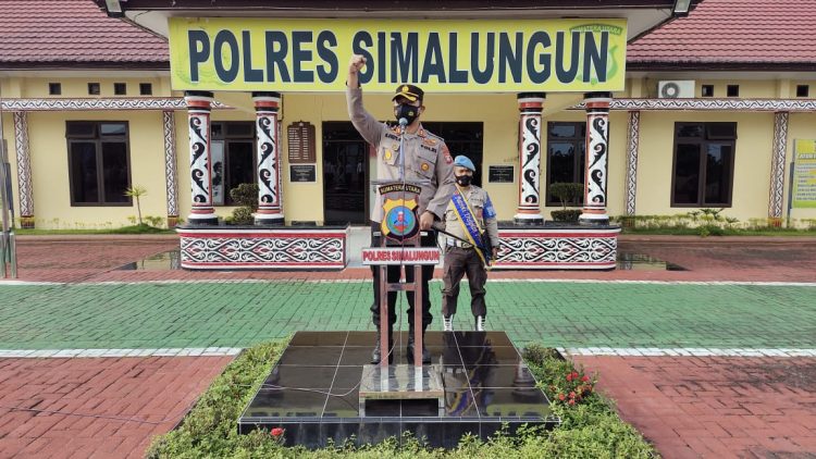 Kapolres Simalungun, saat pimpin apel pagi, di Mako Polres Simalungun, Jalan Jhon Horailam Pematang Raya, Kabupaten Simalungun, Senin (21/3/2022) pagi lalu, pukul 08.00 WIB.
