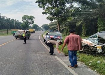 Kecelakaan Maut Ambulans Parpol Vs Truk di Batubara. [Ist]