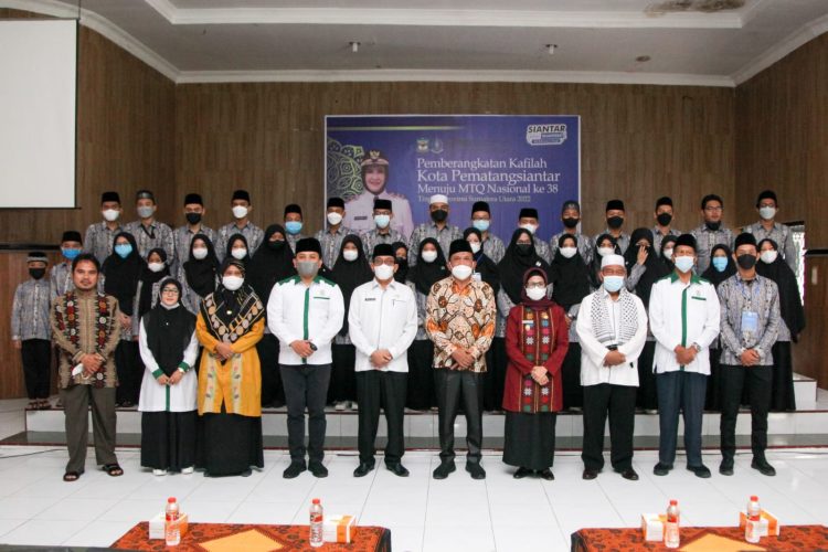 Foto bersama disela acara.