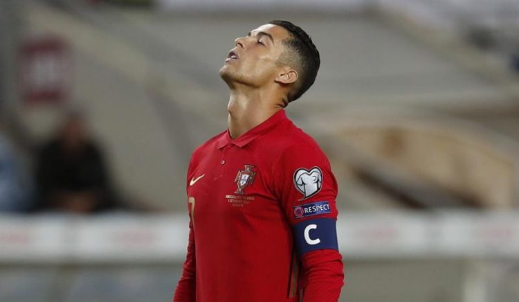 Timnas Portugal pincang jelang playoff Kualifikasi Piala Dunia 2022 Zona Eropa. Akibatnya Cristiano Ronaldo bisa gagal main di ajang sepak bola terakbar itu. (Foto: REUTERS/Pedro Nunes)