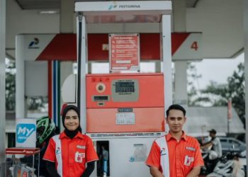Foto prewedding di SPBU. Foto: Dok. akun TikTok @deymotret.