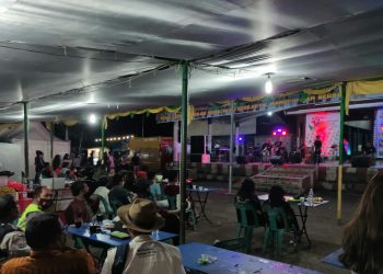 Suasana event Onan of Caldera Toba dan bazar jajanan maupun oleh-oleh khas KDT Tahun 2022, di Pagoda Open Stage Parapat.