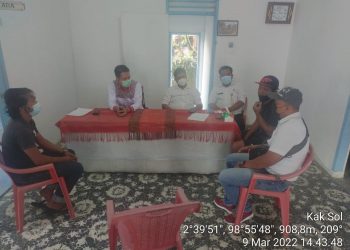 Suasana pertemuan yang dihadiri Lurah Tigaraja, Bagian Asset Kecataman Girsang Sipangan Bolon serta yang diduga pelaku DT.