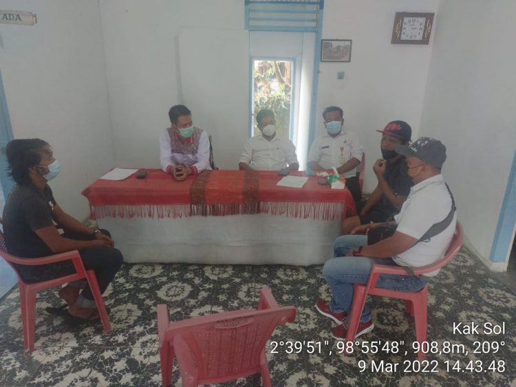 Suasana pertemuan yang dihadiri Lurah Tigaraja, Bagian Asset Kecataman Girsang Sipangan Bolon serta yang diduga pelaku DT.