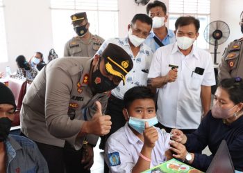 Kapolres Simalungun saat tinjau gebyar  vaksinasi presisi di Tanah Jawa.