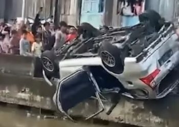 Ugal-ugalan hingga Tabrak Pejalan Kaki, Mobil Diceburkan Warga ke Sungai (instagram/@majeliskopi08)