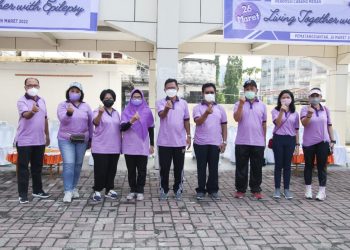 Foto bersama disela kegiatan.