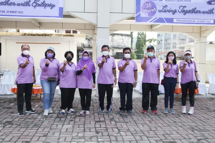 Foto bersama disela kegiatan.