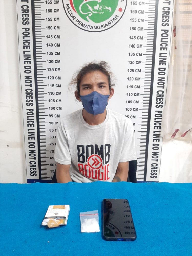 Foto pelaku dan barang bukti sabu yang diamankan Polisi.