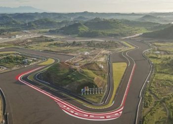 Foto udara tikungan ke 10 Pertamina Mandalika International Street Circuit jelang tes pramusim MotoGP di KEK Mandalika, Kuta, Kecamatan Pujut, Praya, Lombok Tengah, NTB, Rabu (9/2/2022).. ANTARA FOTO/Ahmad Subaidi/tom.