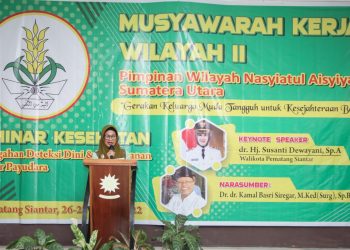 Plt. Wali Kota Pematangsiantar, dr Hj Susanti Dewayani, Sp.A, saat memberikan kata sambutan.