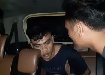Oknum Satpol PP Mandailing Natal yang menyerang polisi saat diinterogasi petugas. Foto: iNewsTV/Ahmad Husein Lubis