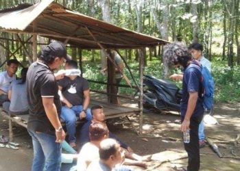 Para pelaku penganiayaan saat diamankan petugas.