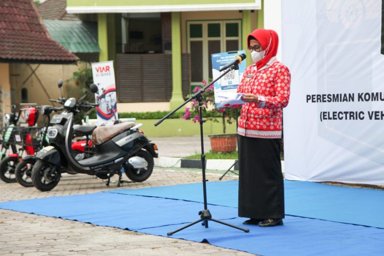 Plt. Wali Kota Pematangsiantar, Susanti Dewayani saat memberikan kata sambutan.