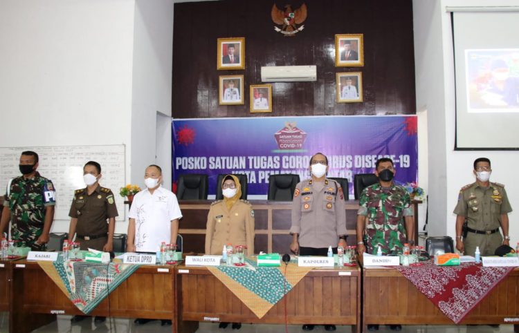 Plt. Wali Kota saat evaluasi PPKM Level 3 bersama Forkopimda Pematangsiantar.