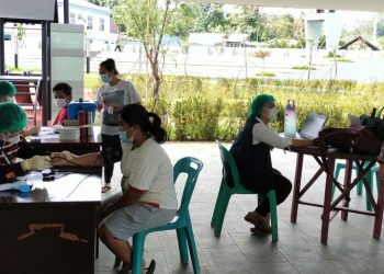Polsek Parapat Resor Simalungun, gencar melaksanakan vaksinasi massal, Rabu (9/3/2022), di Ruang Terbuka Publik (RTP) Pantai Bebas Parapat, Kabupaten Simalungun.