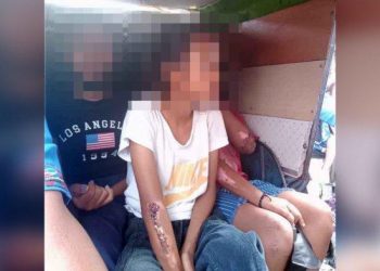 3 remaja perempuan di bawah umur saat ketangkap warga lantaran mencuri uang sebesar Rp 40 juta milik toko kelontong di Kompleks Dwikora, Harjosari II, Kecamatan Medan Amplas, Jumat (22/4/2022). (HO)