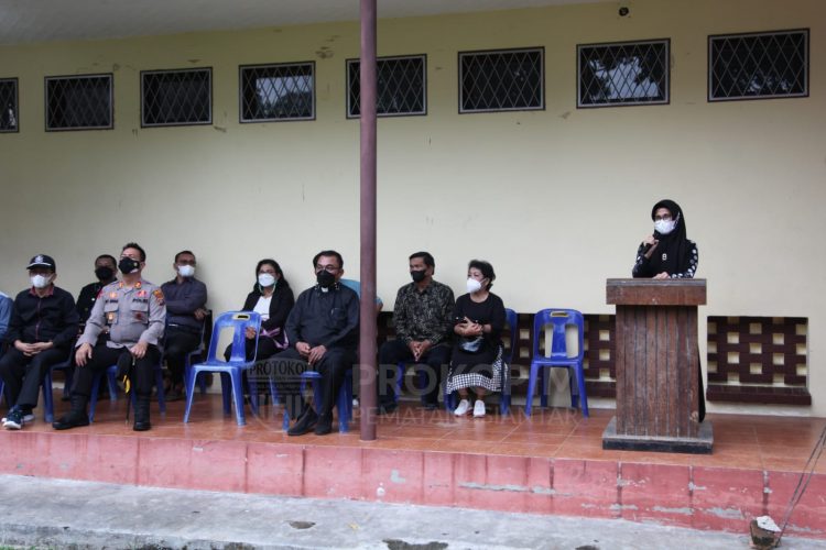 Arak – arakan prosesi jalan salib diberangkatkan oleh Plt. Wali Kota Pematangsiantar, dr Hj Susanti Dewayani, Sp.A, Jumat (15/4/2022), sekitar pukul 16.15 WIB, dari lapangan Universitas HKBP Nommensen Kota Pematangsiantar, jalan Sangnaualuh Pematangsiantar.