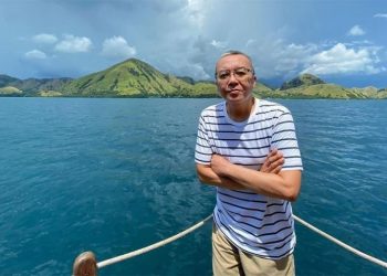 Ari Lasso semakin bugar dan sanggup melakukan liburan bersama keluarga tercinta di Labuan Bajo. Foto/Instagram Ari Lasso