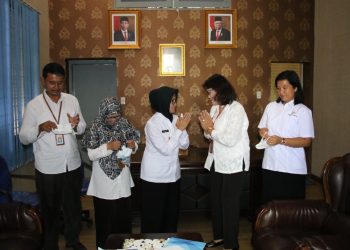 Plt. Wali Kota Pematangsiantar, dr. Susanti Dewayani, Sp.A, saat menerima kunjungan Kepala Badan Pusat Statistik (BPS) Kota Pematangsiantar, di Ruang Kerja Wali Kota Pematangsiantar, Jalan Merdeka, Rabu (27/4/2022).