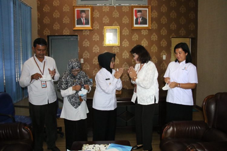 Plt. Wali Kota Pematangsiantar, dr. Susanti Dewayani, Sp.A, saat menerima kunjungan Kepala Badan Pusat Statistik (BPS) Kota Pematangsiantar, di Ruang Kerja Wali Kota Pematangsiantar, Jalan Merdeka, Rabu (27/4/2022).