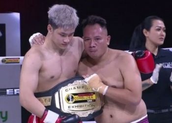 Potret Duel Tinju Vicky Prasetyo vs Azka Corbuzier. (YouTube/Deddy Corbuzier)