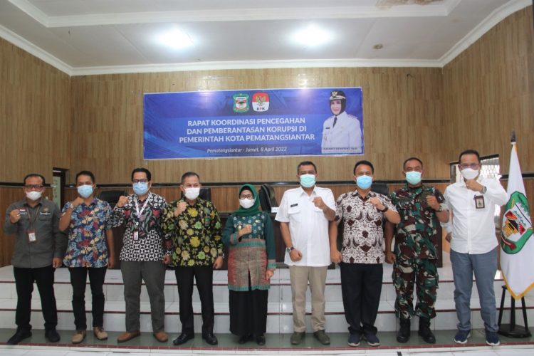 Foto bersama disela acara.