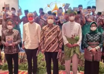 Foto bersama disela acara.
