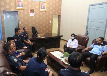 Plt.Wali Kota Pematangsiantar, Susanti Dewayani, Sp.A, menerima audiensi pengurus Karang Taruna Kota Pematangsiantar, di Ruang Kerja Wakil Wali Kota, di Kantor Wali Kota Pematangsiantar, Rabu (27/4/2022).
