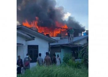 Kebakaran terjadi di jalan Mangaan, Mabar, Kecamatan Medan Deli, Sabtu (9/4/2022) sore. Kebakaran itu terjadi di belakang Bank BRI setempat. HO